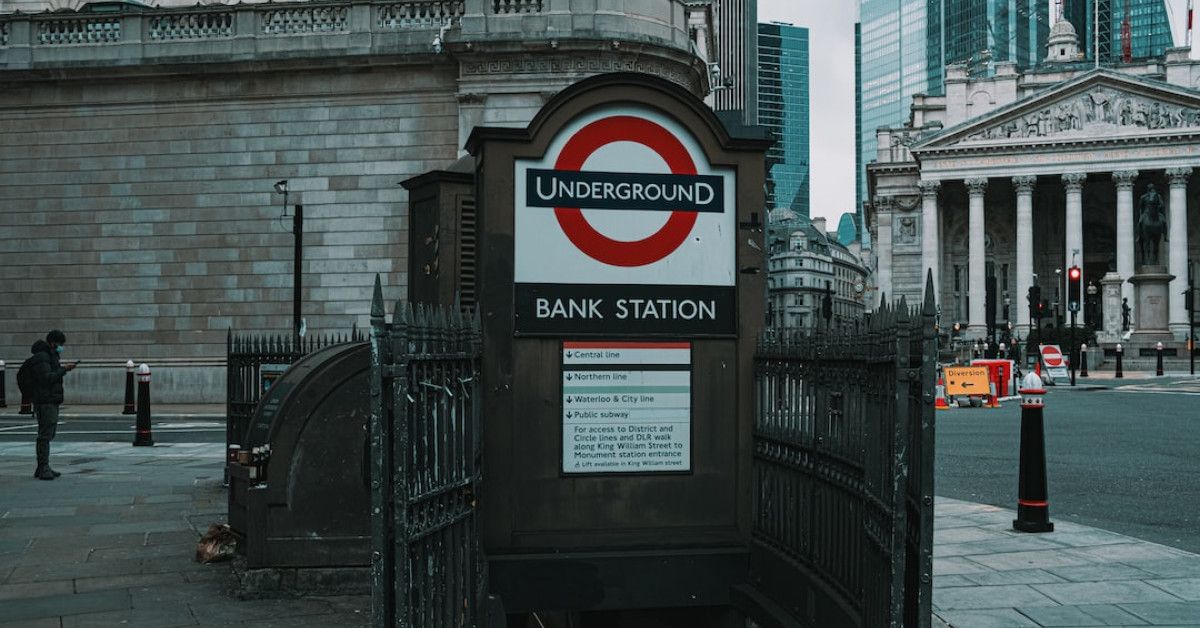 Discover Bank Online Savings Account Review - Improve Finances Effortlessly.