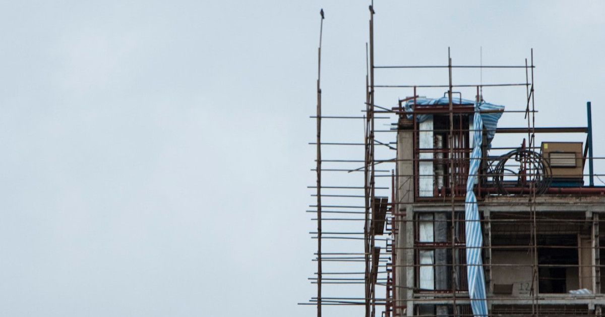 Comparison of Roth IRA vs. 401k - Contribution guidelines.