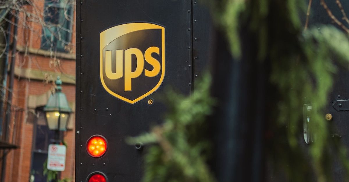 Comparison of USPS, UPS, and FedEx overnight shipping prices.